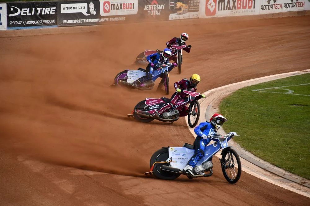 Nie mogło być lepiej! Śląsk Świętochłowice po 24 latach wygrywa w lidze! 