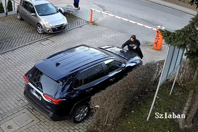 Uszkodzenie samochodu w Katowicach. Policja apeluje o pomoc mieszkańców