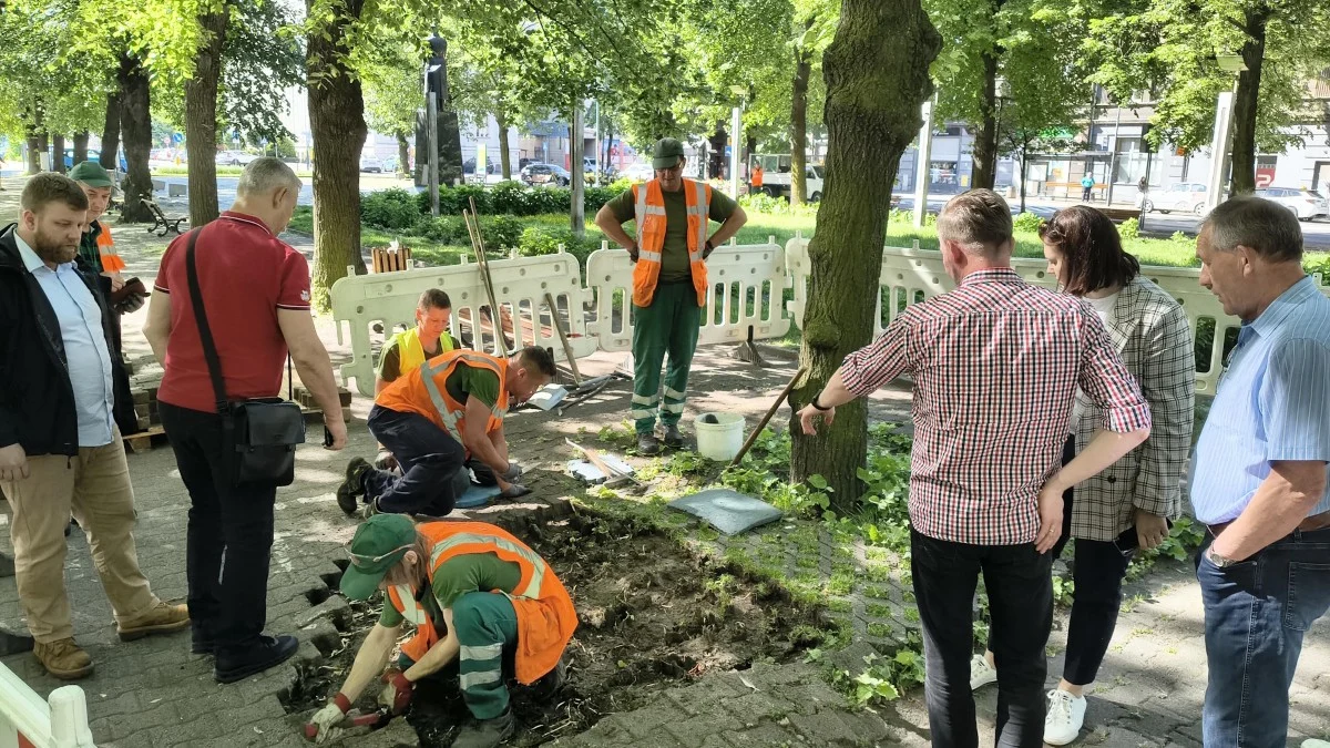 Plac Piłsudskiego zostanie częściowo odbrukowany. Zwiększy się bezpieczeństwo mieszkańców