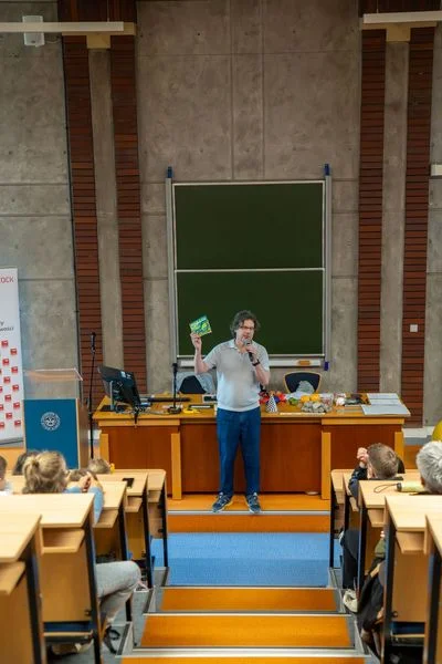 1600 dzieci odkrywało naukę w Rybniku. Festiwal Nauki Kampus pełen eksperymentów i technologii fot. M. Szymura (2)