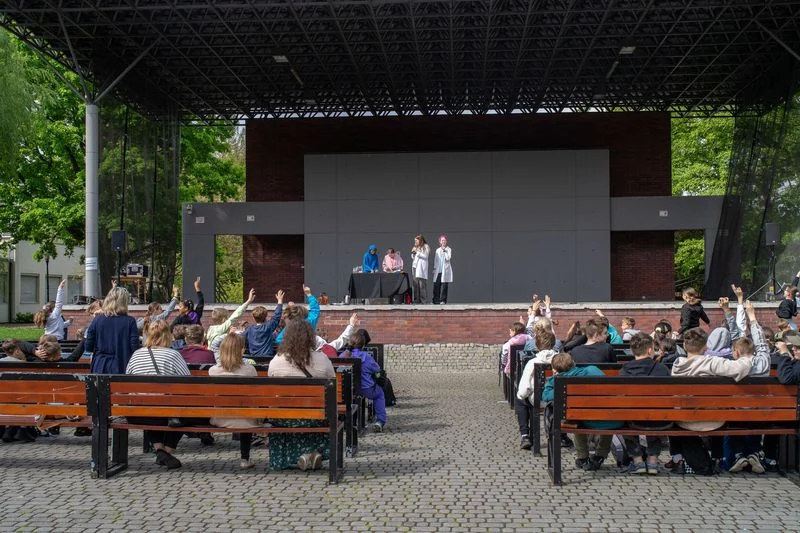 1600 dzieci odkrywało naukę w Rybniku. Festiwal Nauki Kampus pełen eksperymentów i technologii fot. M. Szymura (3)