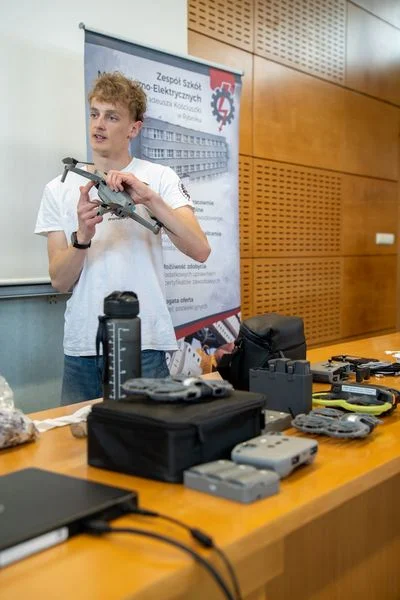 1600 dzieci odkrywało naukę w Rybniku. Festiwal Nauki Kampus pełen eksperymentów i technologii fot. M. Szymura (5)