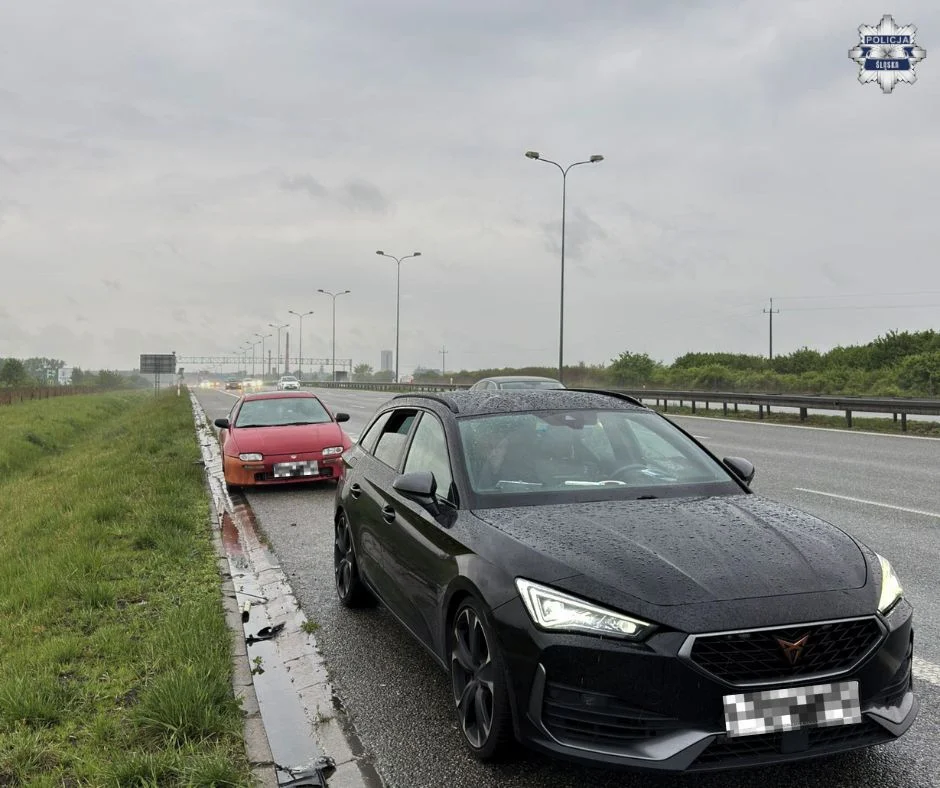 Mazda bez świateł, kierowca z zakazami. Policyjny pościg na autostradzie A1
