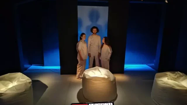 „Przy drzwiach zamkniętych” w Katowicach – egzystencjalny dramat Sartre’a w Teatrze Bez Sceny