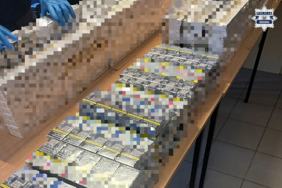 Nielegalne papierosy i alkohol przechwycone przez katowickich policjantów. 74-latek usłyszał zarzuty