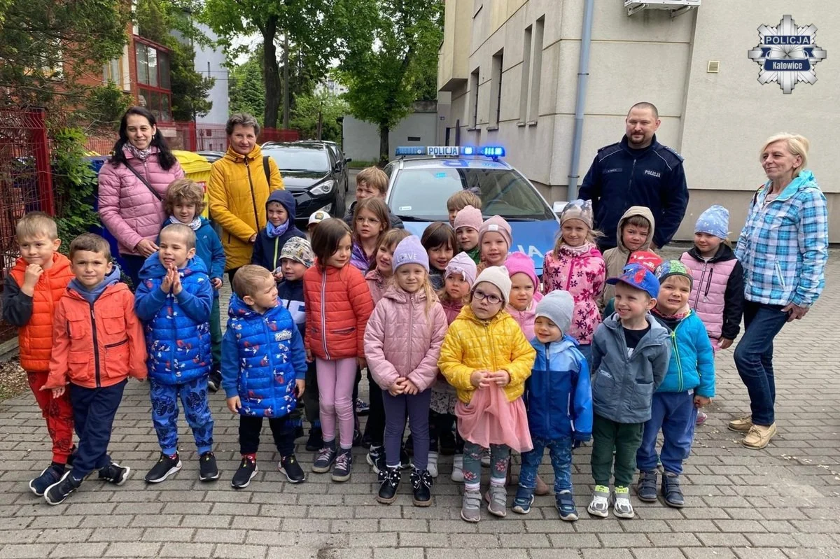 Dzieci z Katowic zajrzały za kulisy pracy policji. Wyjątkowa wizyta w komisariacie