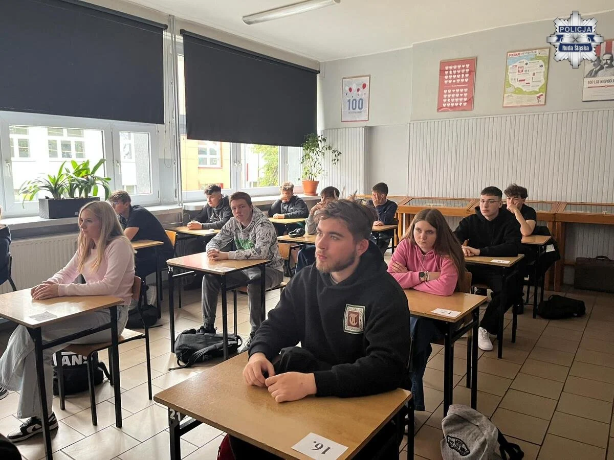 "Wkraczasz w dorosłość – wybieraj!” – profilaktyczne spotkania z rudzką młodzieżą w ramach programu "Rudzka Tarcza"