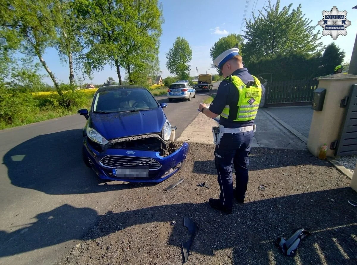 Poważny wypadek w Turzy Śląskiej. Ranna pasażerka motocykla trafiła do szpitala