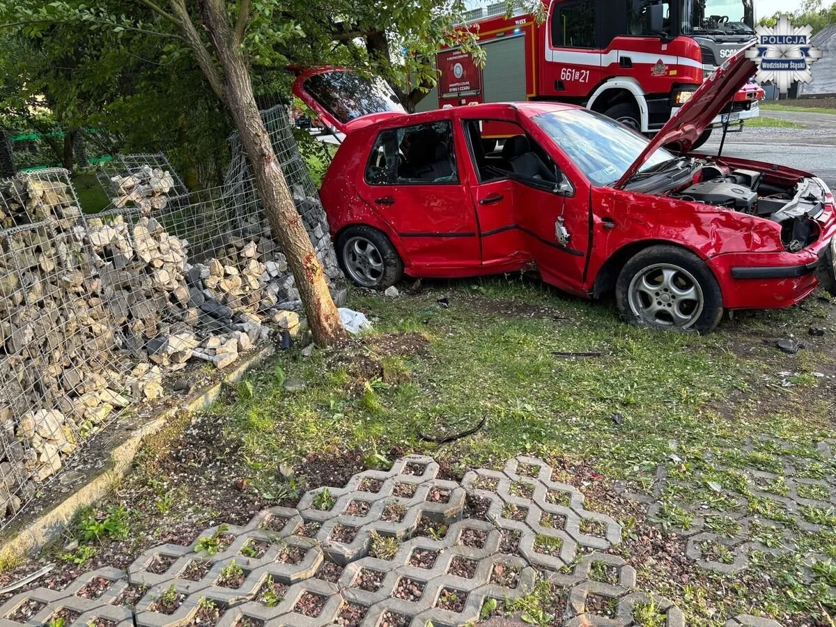 Poważny wypadek w Wodzisławiu Śląskim. Trzy osoby ranne na Głożyńskiej
