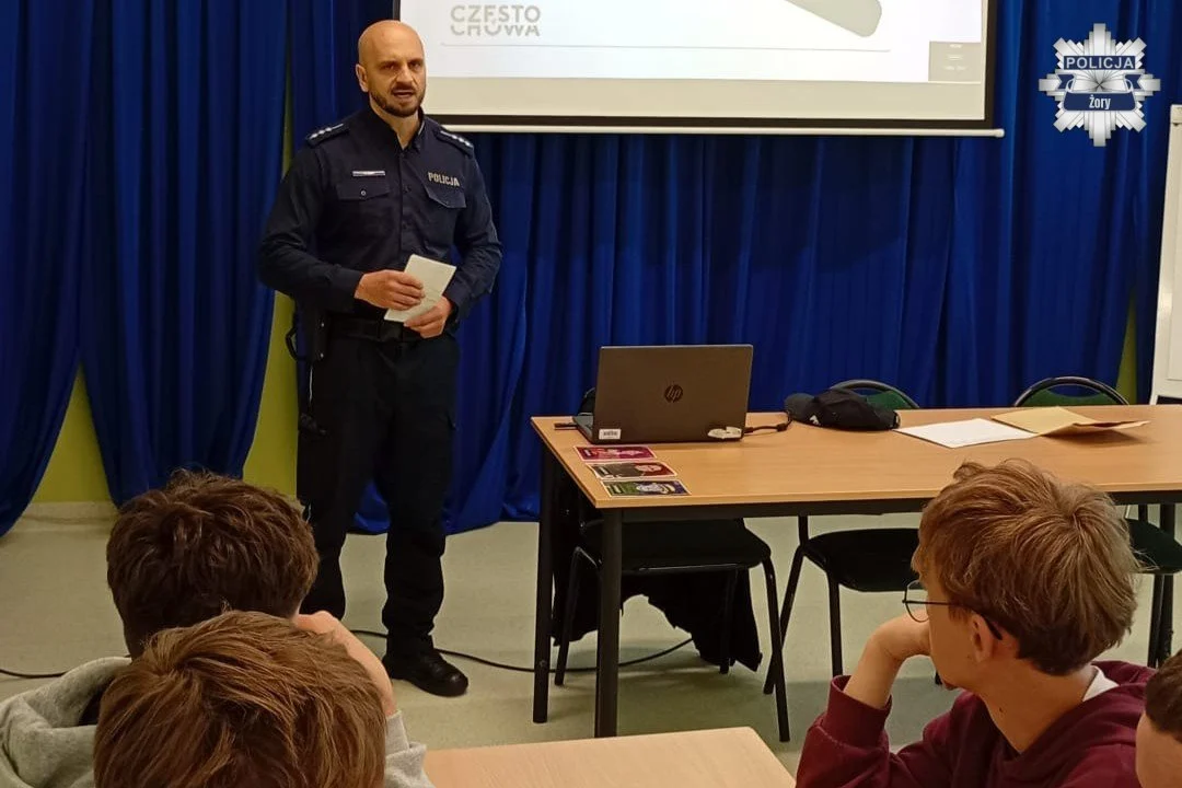 Policja rozmawiała z uczniami SP nr 13 w Żorach o tolerancji i hejcie / fot. KMP Żory
