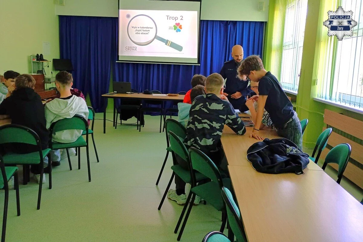 Policja rozmawiała z uczniami SP nr 13 w Żorach o tolerancji i hejcie / fot. KMP Żory