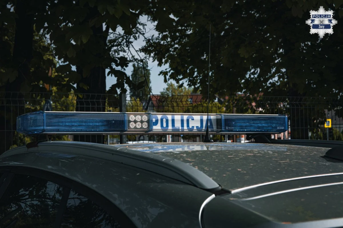 Kradł ubrania i perfumy za kilka tysięcy złotych. 23-latek zatrzymany w Żorach