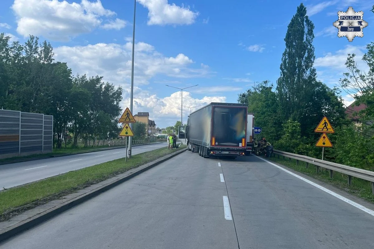 Ciężarówki zderzyły się na DK81 w Żorach / fot. KMP Żory