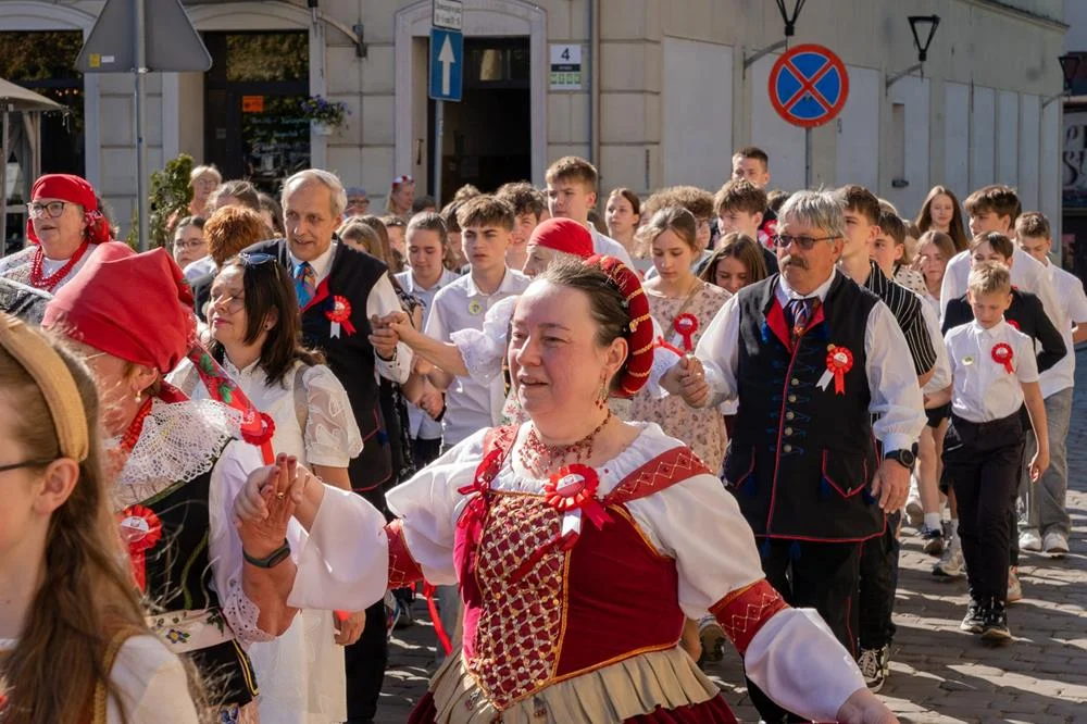 Polonez przeszedł przez Mysłowice. Wyjątkowe widowisko na ulicach miasta