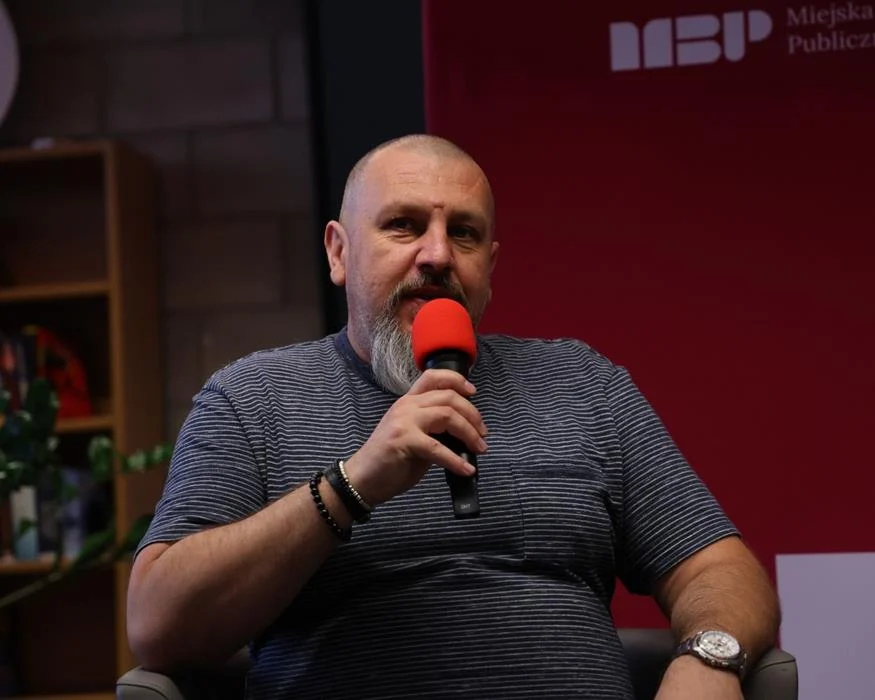 Kryminalne Portrety Literackie w Tychach. Piotr Kościelny opowiedział o książkach i pracy detektywa