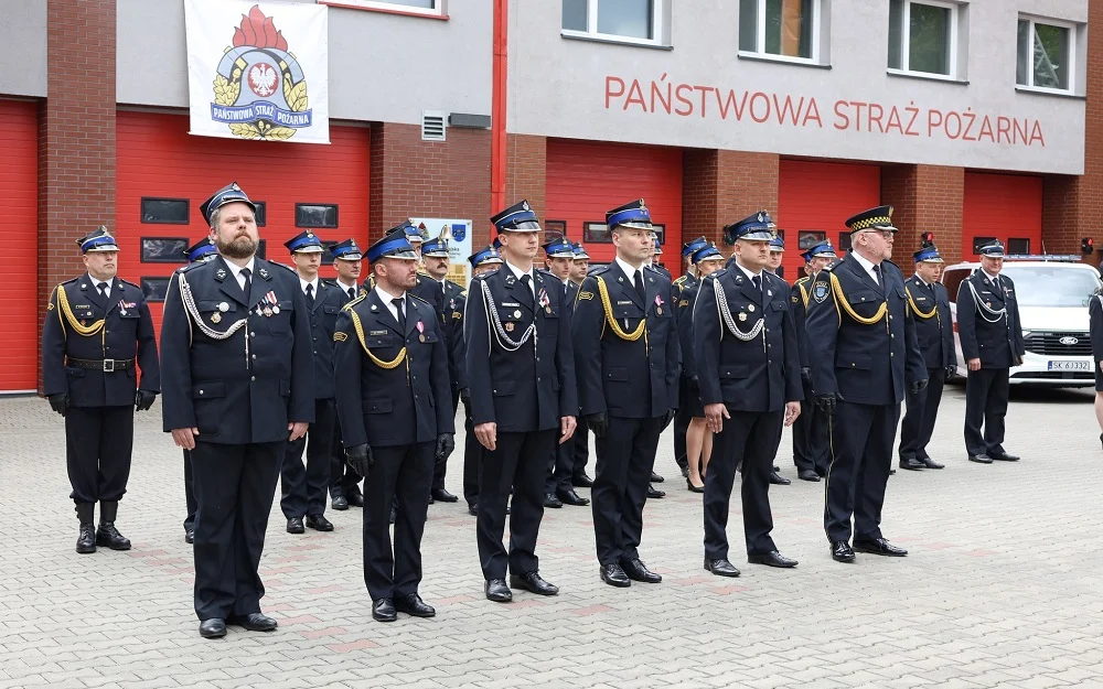 Piekarscy strażacy świętowali swój dzień. Były awanse, odznaczenia i podziękowania