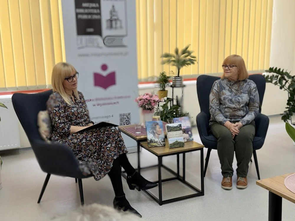 Urszula Jaksik w mysłowickiej bibliotece. Czytelnicy poznali kulisy jej twórczości