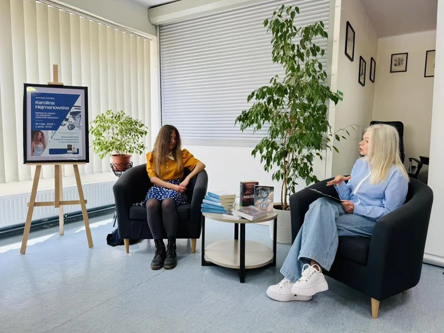 Karolina Hejmanowska spotkała się z młodzieżą w Bibliotece