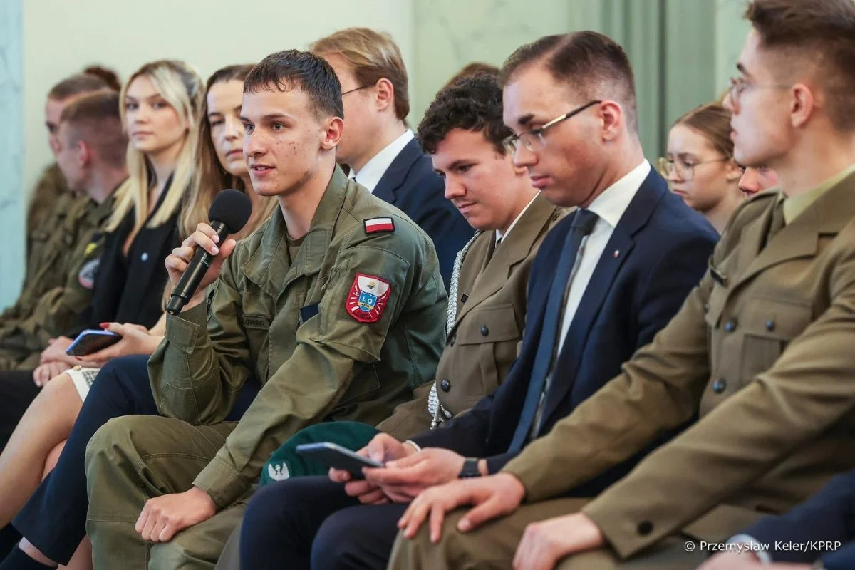 Uczniowie z Chorzowa zabrali głos w Warszawie. Chodzi o klasy mundurowe / fot. Kancelaria Prezydenta RP