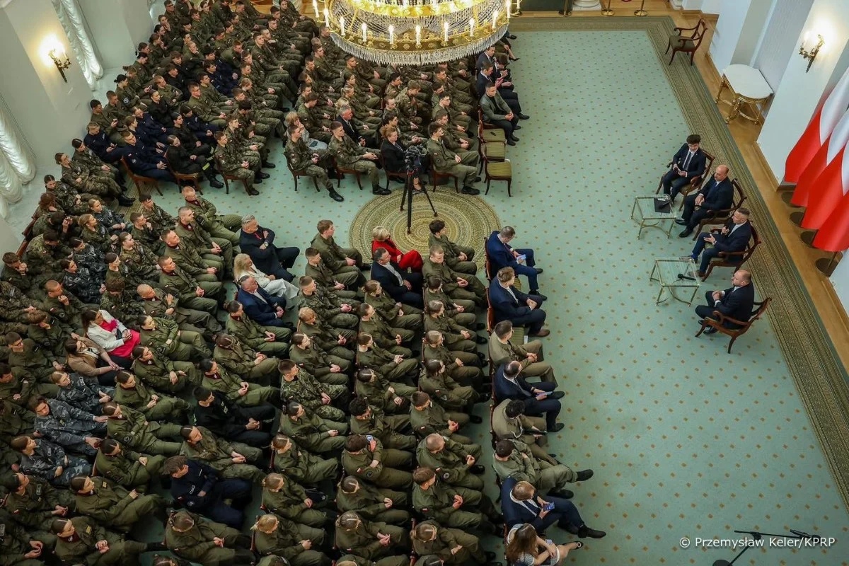 Uczniowie z Chorzowa zabrali głos w Warszawie. Chodzi o klasy mundurowe / fot. Kancelaria Prezydenta RP