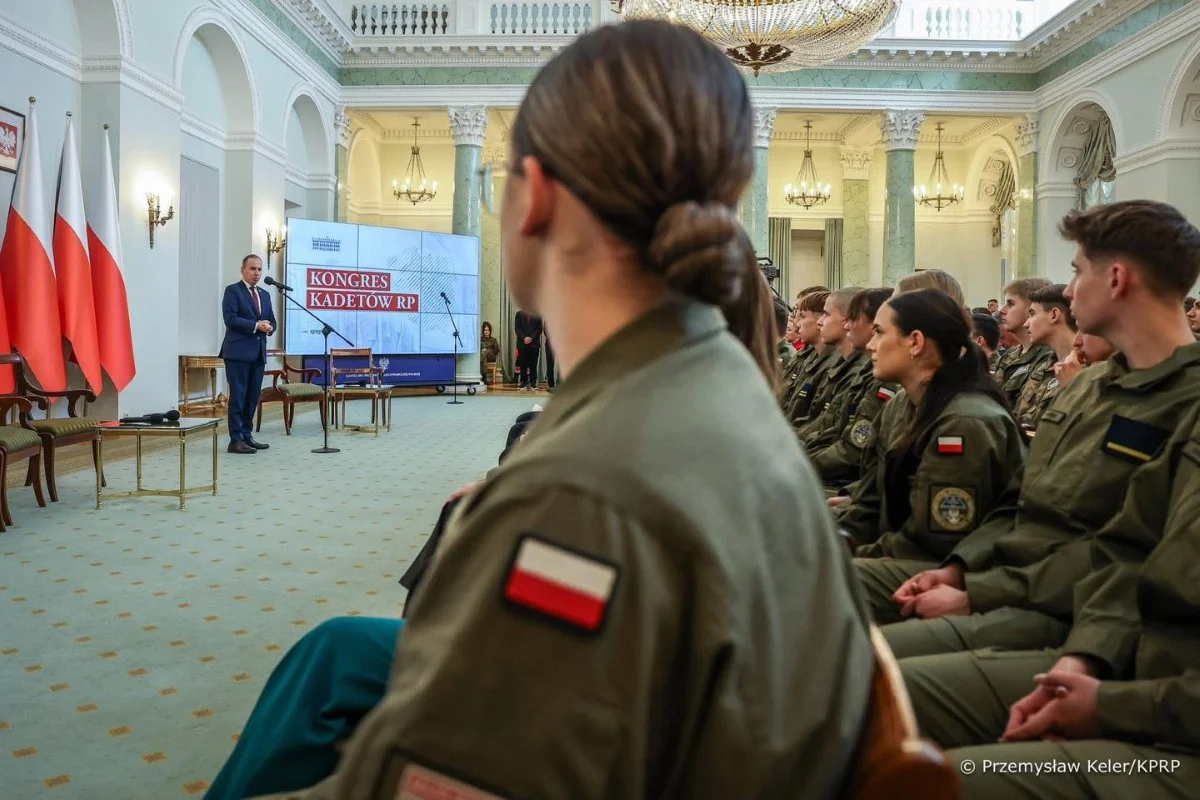 Uczniowie z Chorzowa zabrali głos w Warszawie. Chodzi o klasy mundurowe / fot. Kancelaria Prezydenta RP