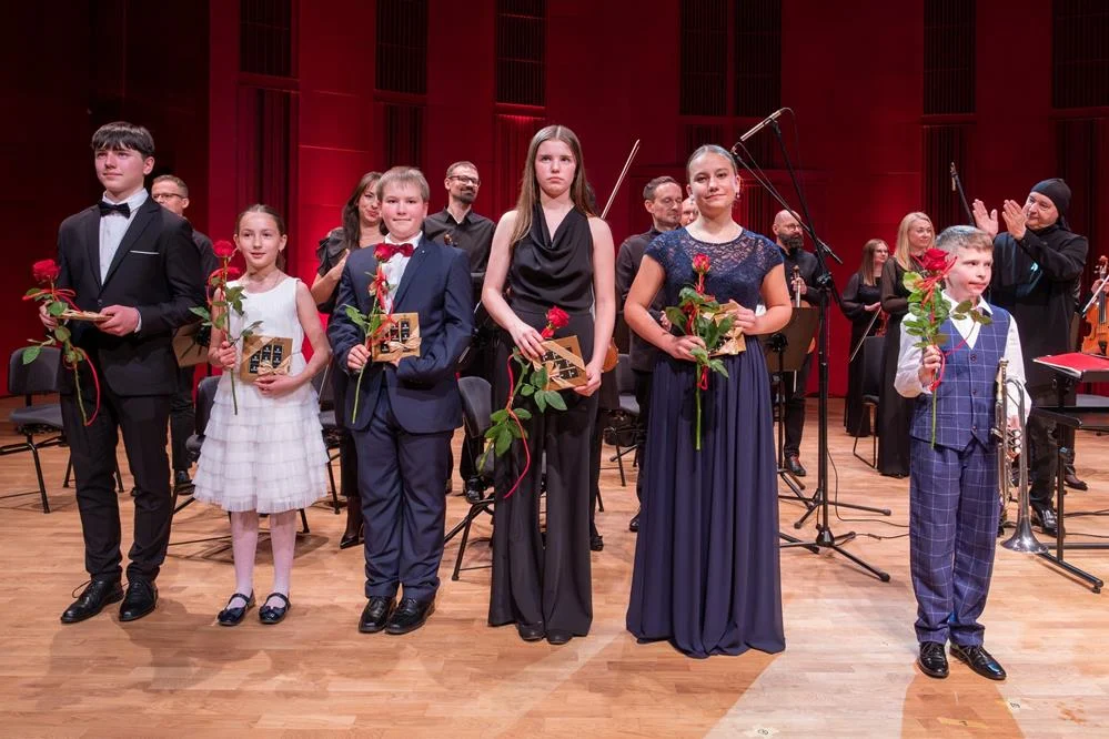 Młode talenty wystąpiły z AUKSO. Wyjątkowy koncert w tyskiej Mediatece