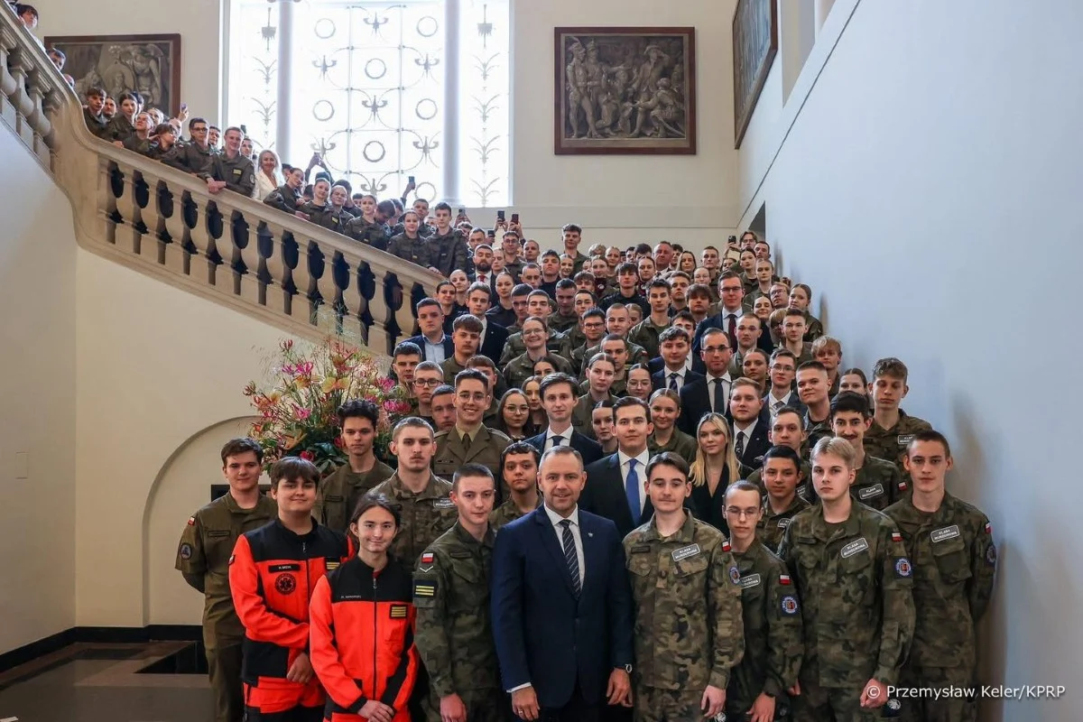 Uczniowie z Chorzowa zabrali głos w Warszawie. Chodzi o klasy mundurowe