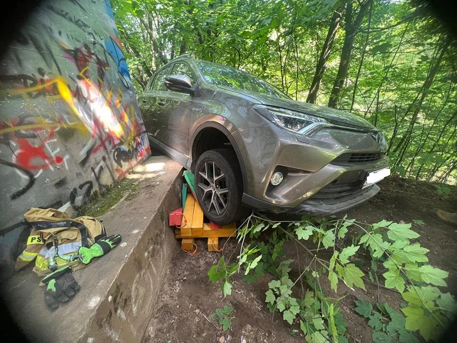 Samochód wjechał pod wiadukt w Mysłowicach