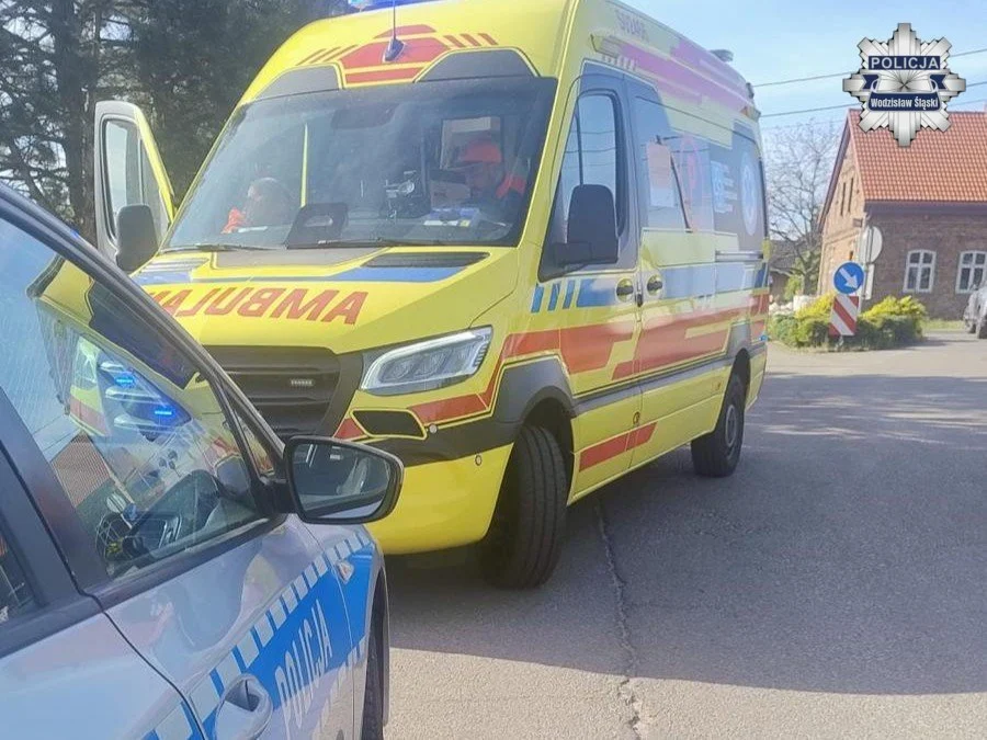 Hulajnoga elektryczna i zderzenie z autem. Nastolatek na hulajnodze trafił do szpitala