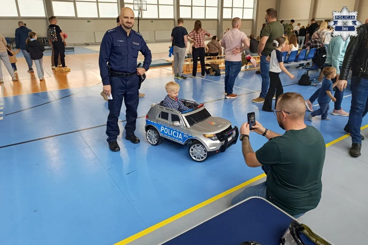 Mundurowi i uczniowie Herberta połączyli siły. Tak wyglądał festyn dla najmłodszych w Żorach (2)