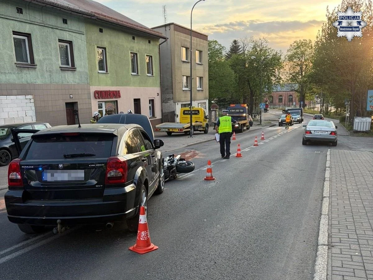 Nie zauważyła motocyklisty, bo oślepiło ją słońce. Kolizja w Pszowie