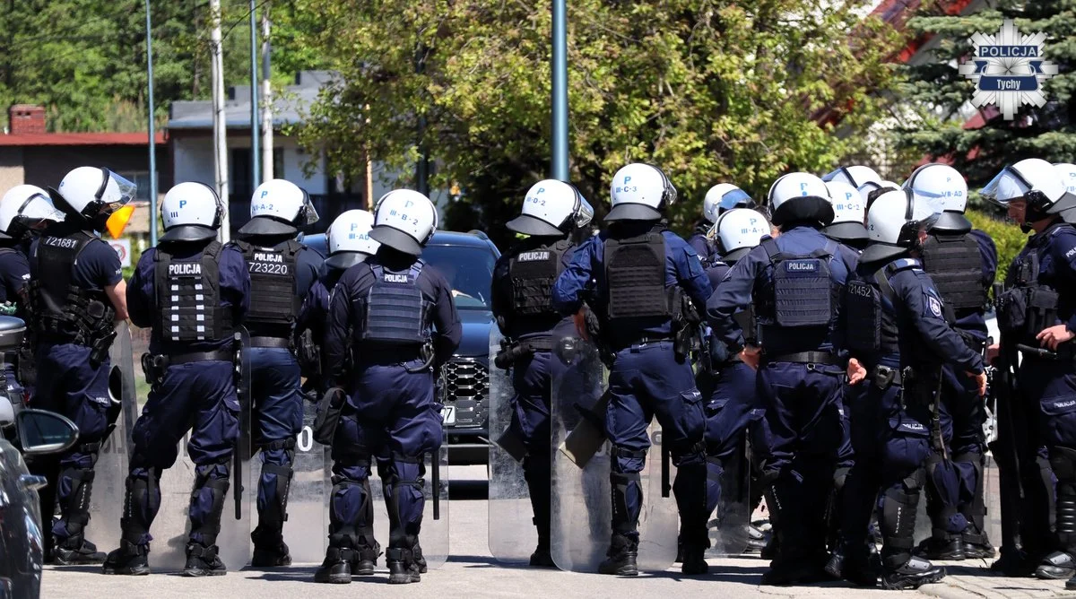 Ponad 350 policjantów zabezpieczało mecz GKS Tychy - Ruch Chorzów