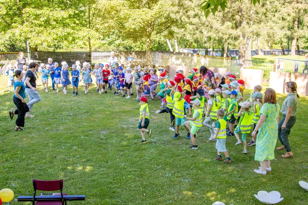 Bajkowa Misja Skrzatów trwa. Wodzisławskie dzieci odkrywają świat sztuki, muzyki i sportu