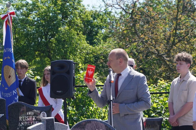 Grób Ludwika Fyrli w Żorach oznaczono znakiem „Tobie Polsko” / fot. UM Żory
