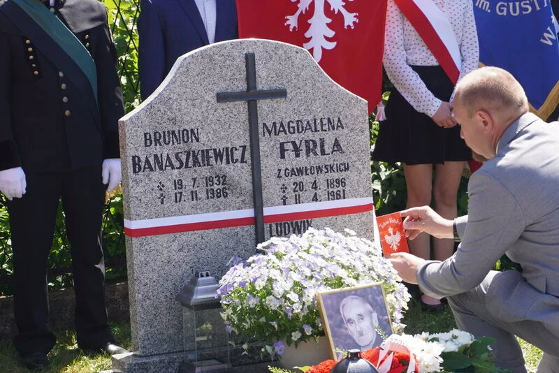Grób Ludwika Fyrli w Żorach oznaczono znakiem „Tobie Polsko” / fot. UM Żory