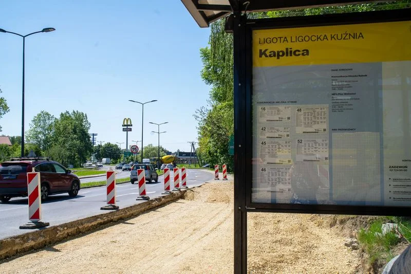 Prace na ulicy Prostej przyspieszają. Powstaje nowa zatoka autobusowa