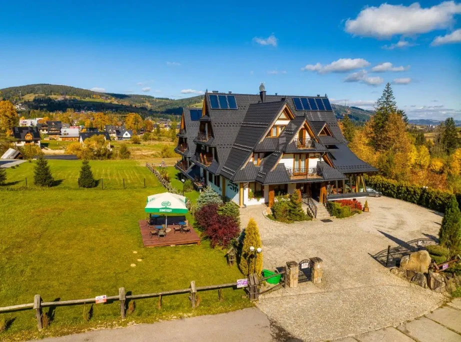 Hotel w górach a lokalizacja, czyli dlaczego okolica liczy się tak samo jak sam obiekt