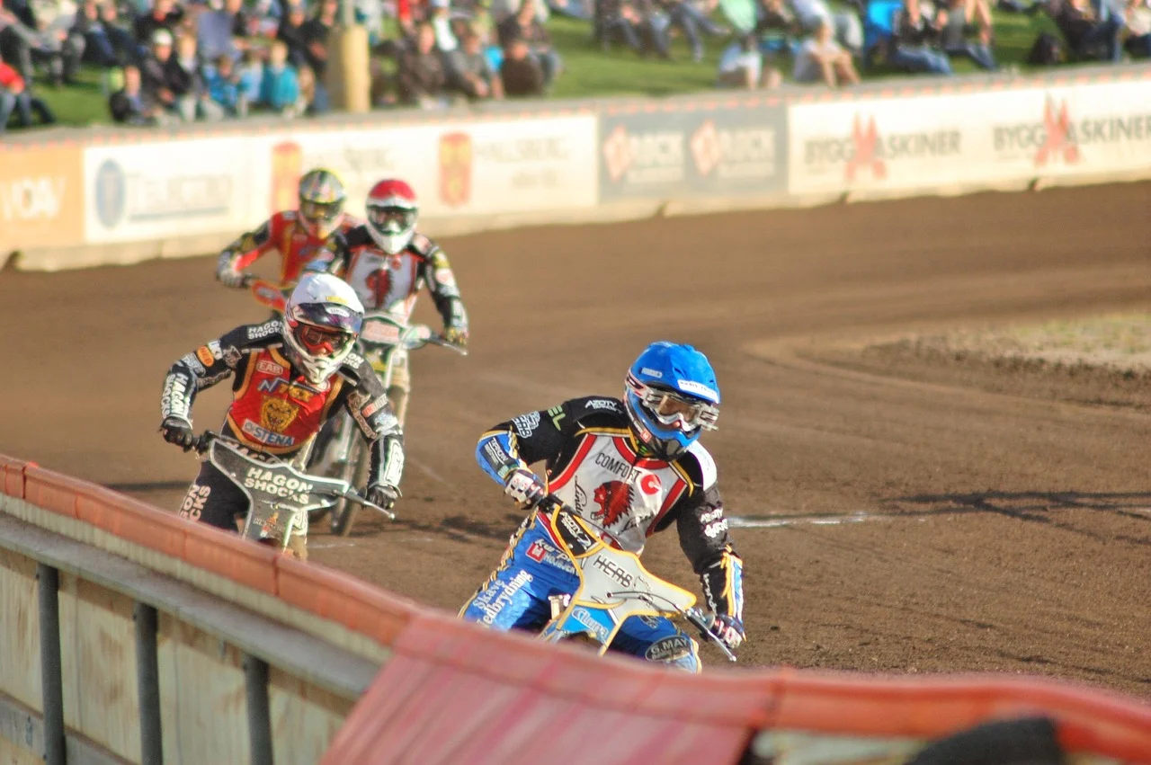 Mecz Speedway Śląsk przerwany po tragicznym zdarzeniu na torze żużlowym. Zawodnik wypadł poza stadion