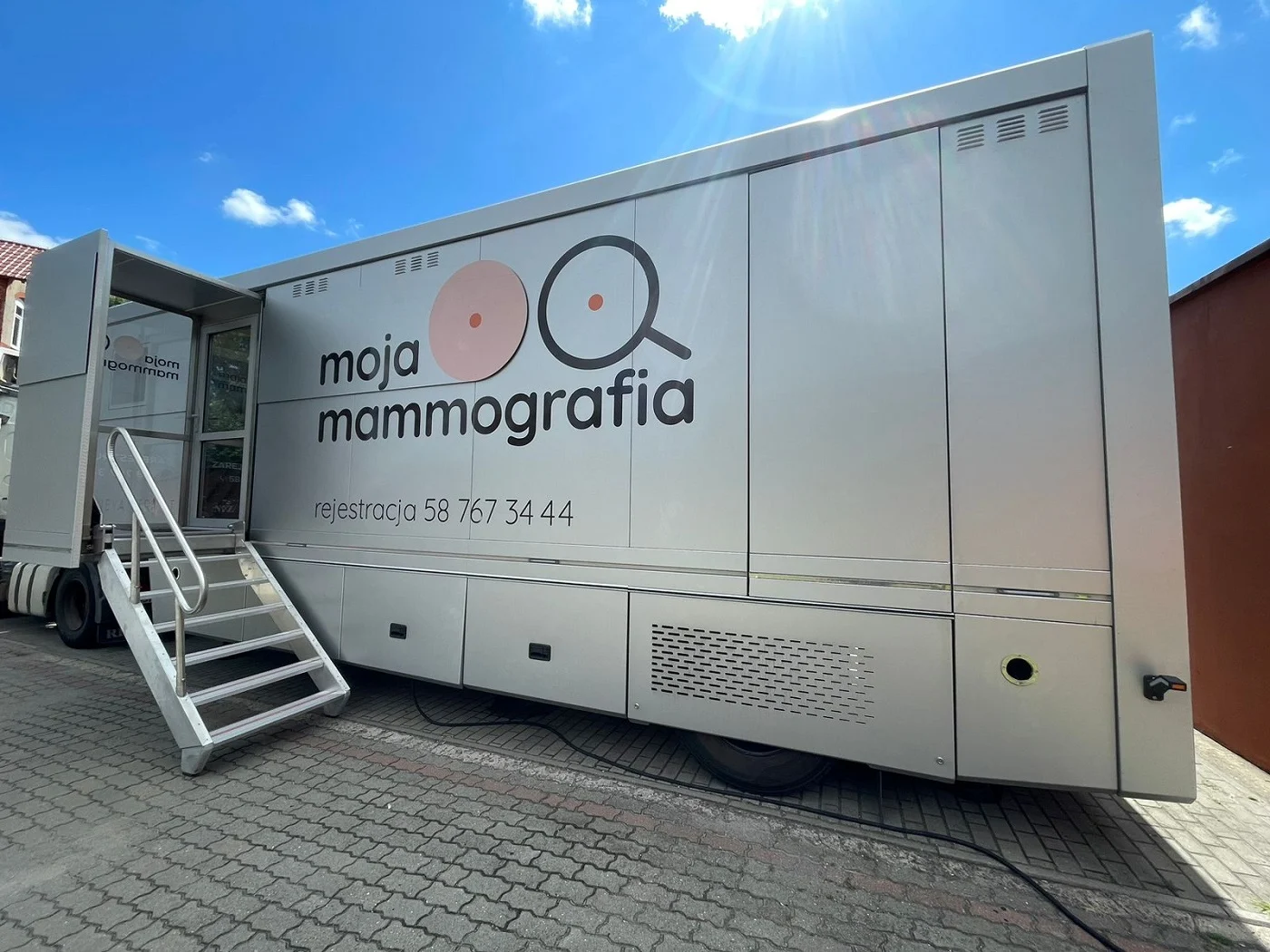 Bezpłatna mammografia w Zabrzu. Mammobus stanie przy CH Platan