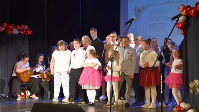 „Mała, ale niezwykła szkoła”. ZS nr 1 Specjalnych w Mikołowie świętował 20-lecie