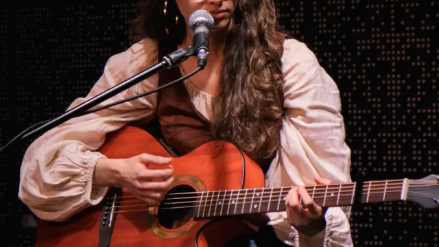 Renata Ślesicka w Katowicach – kameralny koncert indie‑popowy w Klubie Korba