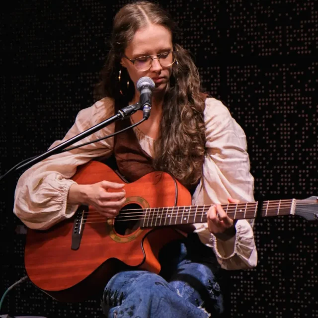 Renata Ślesicka w Katowicach – kameralny koncert indie‑popowy w Klubie Korba