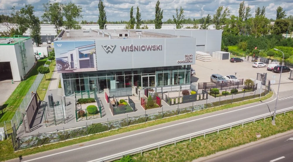 Bramy garażowe, okna i drzwi w jednym designie i kolorze? Odwiedź największy salon na Śląsku Wiśniowski i świętuj jubileusz z nami