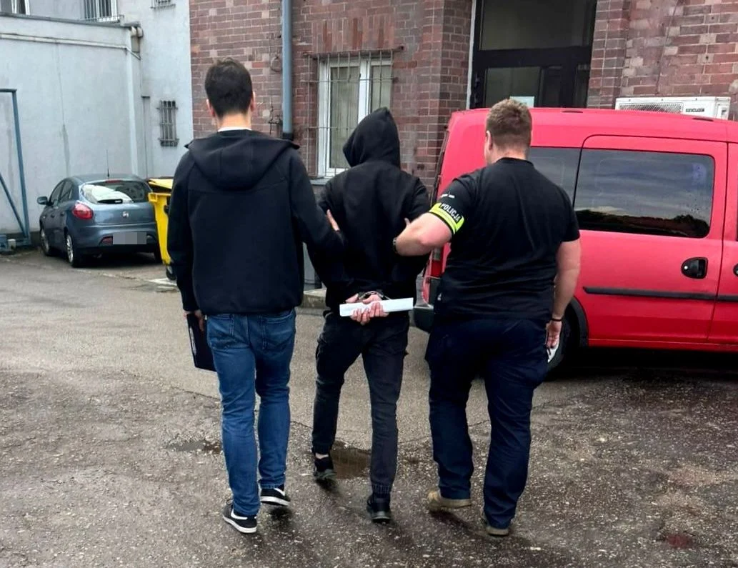 Zatrzymanie w Bytomiu. 30-latek ze szlifierką próbował wejść do mieszkania