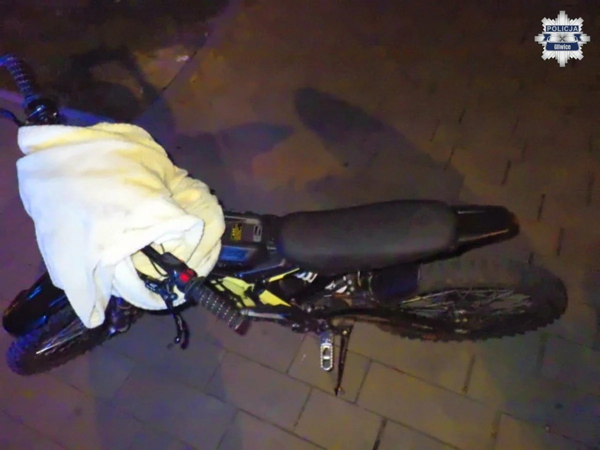 Policyjna interwencja w Gliwicach. Motocykl bez rejestracji, OC i kierowca po alkoholu. Zareagował świadek / fot. KMP Gliwice