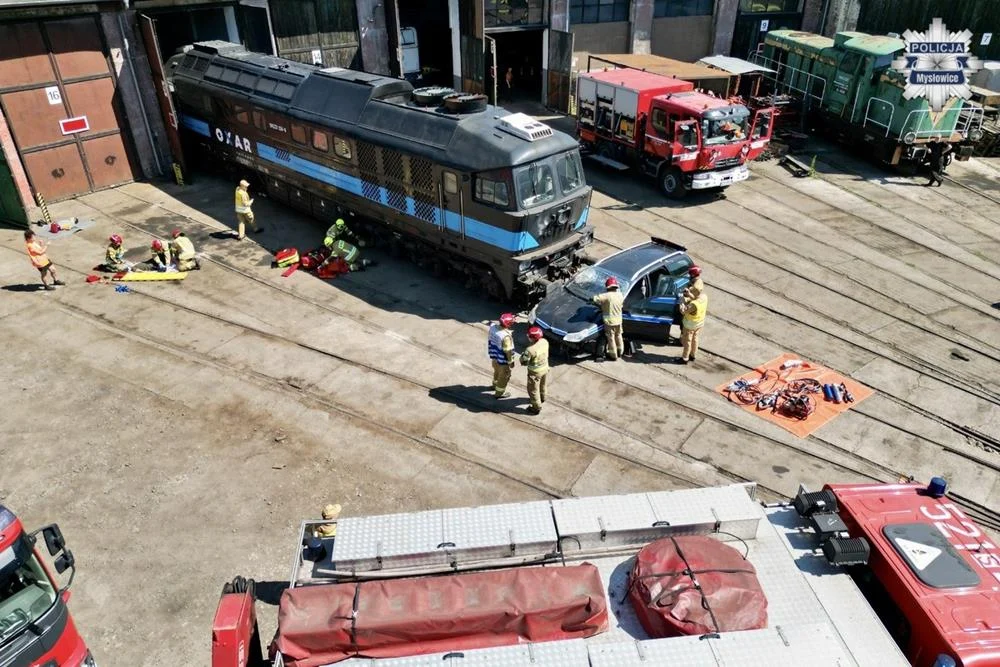 Wypadek na przejeździe, ranni i materiały wybuchowe. Tak ćwiczyły służby w Mysłowicach