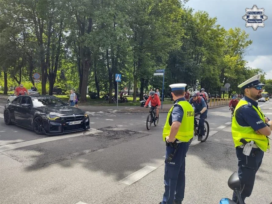 Policjanci zabezpieczali pielgrzymkę mężczyzn