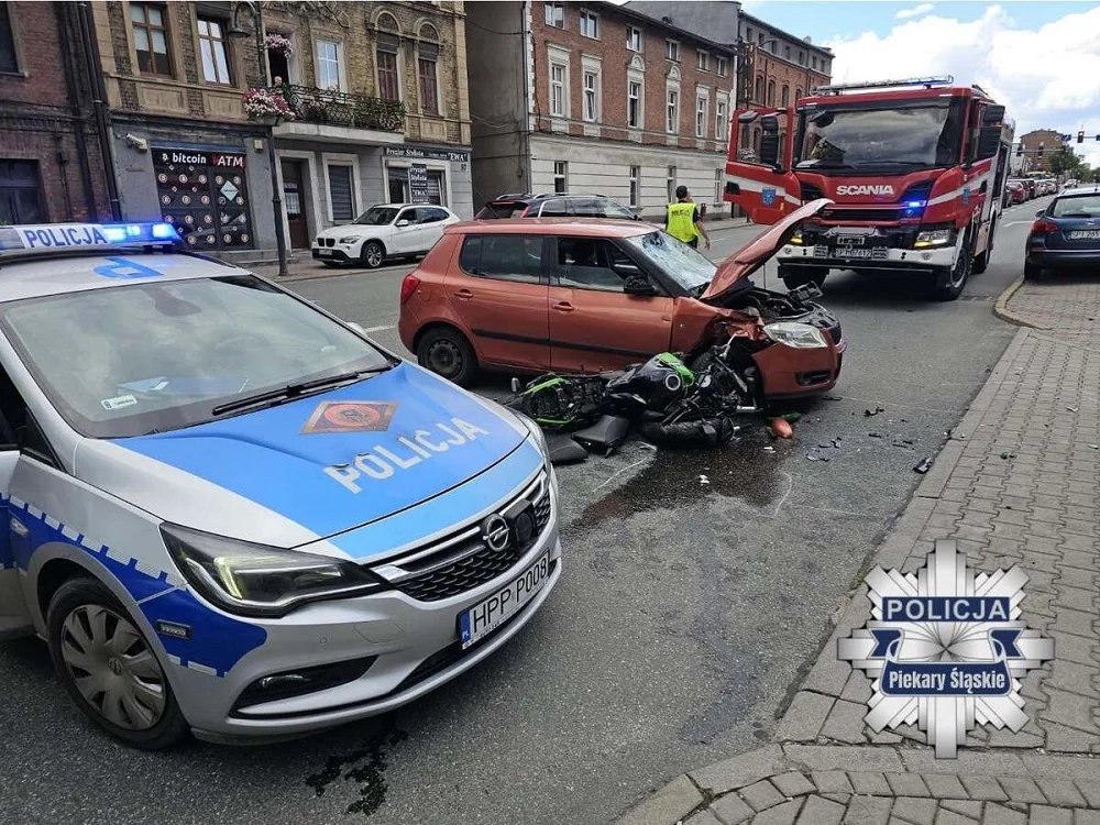 Zderzenie motocyklisty ze Skodą na Bytomskiej. 22-latek trafił do szpitala