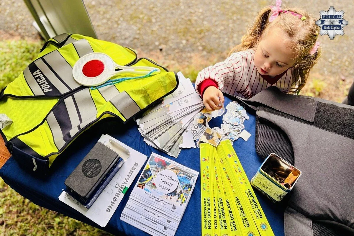 Dzień Dziecka z rudzkimi policjantami. Była orkiestra, radiowóz i Sierżant Ruda / fot. KMP Ruda Śląska