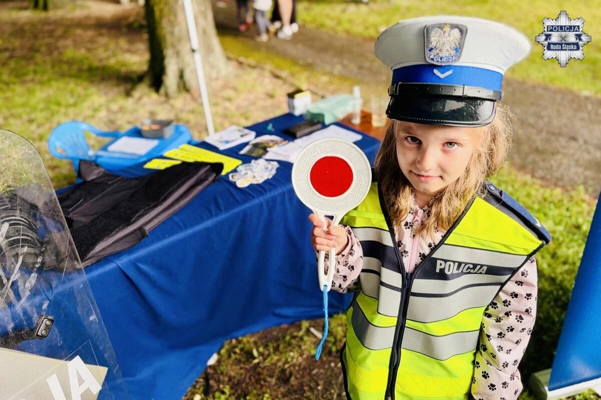Dzień Dziecka z rudzkimi policjantami. Była orkiestra, radiowóz i Sierżant Ruda / fot. KMP Ruda Śląska
